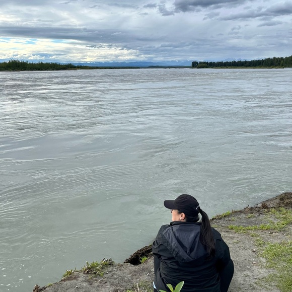 Meet your Posher, Lauren - Picture 2 of 3